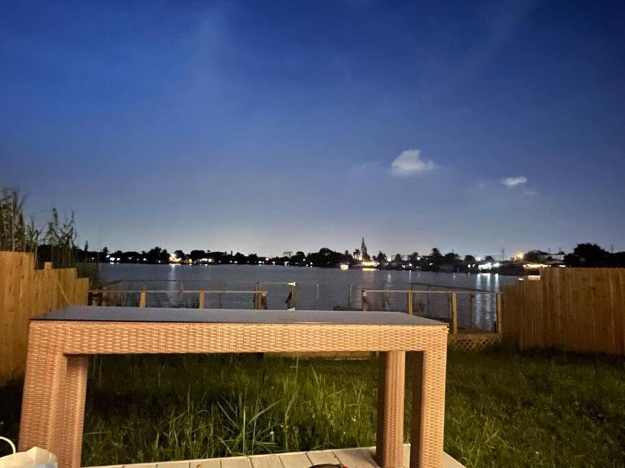 Supervilla - Lakefront - Sunsets, Kayaks, Grill Fort Lauderdale Kültér fotó