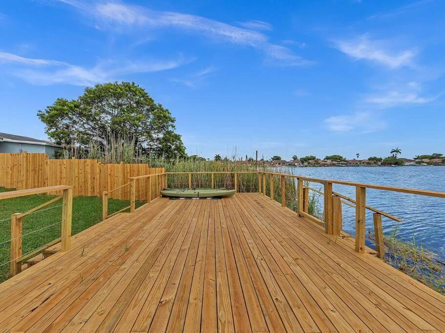Supervilla - Lakefront - Sunsets, Kayaks, Grill Fort Lauderdale Kültér fotó