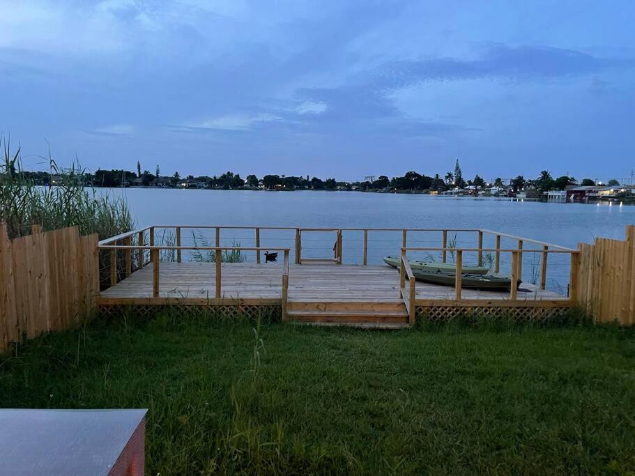 Supervilla - Lakefront - Sunsets, Kayaks, Grill Fort Lauderdale Kültér fotó