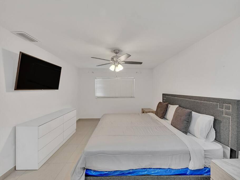 Supervilla - Lakefront - Sunsets, Kayaks, Grill Fort Lauderdale Kültér fotó