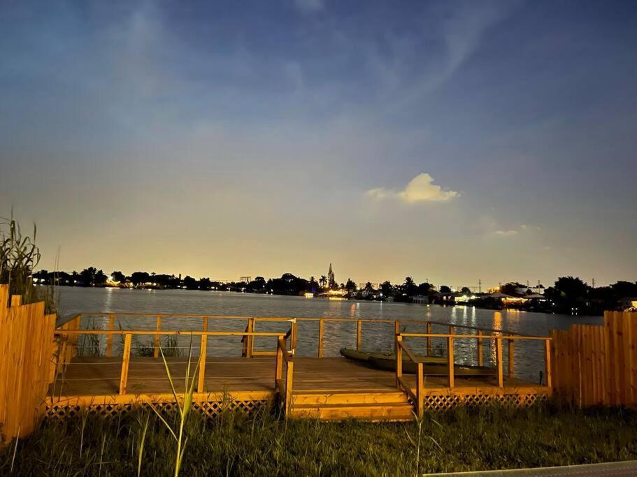 Supervilla - Lakefront - Sunsets, Kayaks, Grill Fort Lauderdale Kültér fotó