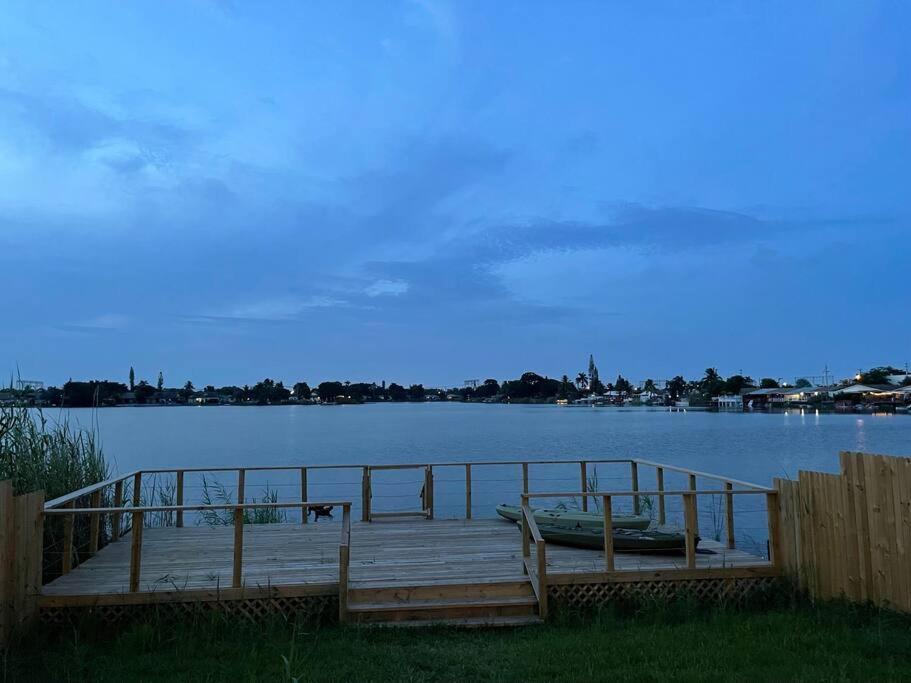 Supervilla - Lakefront - Sunsets, Kayaks, Grill Fort Lauderdale Kültér fotó